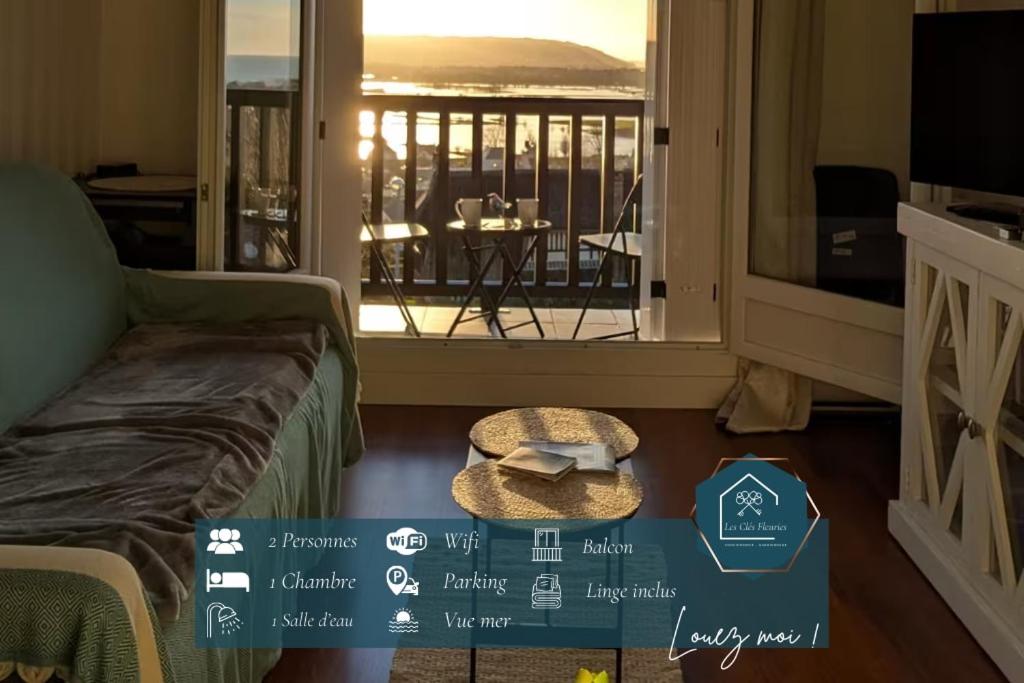 Una televisión o centro de entretenimiento en Le Panoramique, F2- vue imprenable, wifi & parking