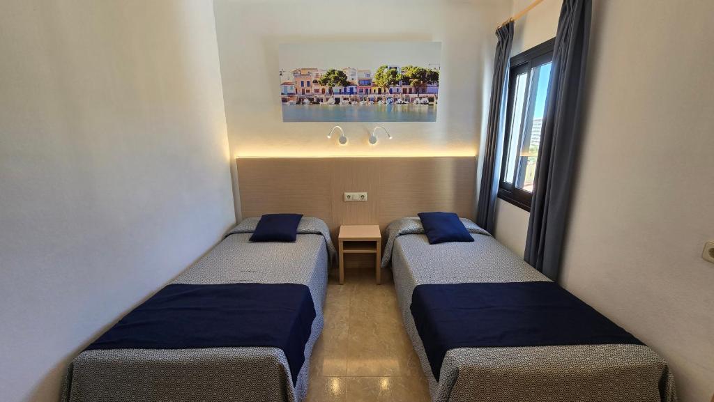Postel nebo postele na pokoji v ubytování Marina Palmanova Apartamentos