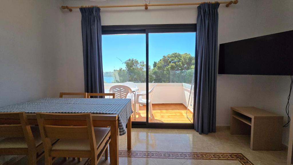 TV a/nebo společenská místnost v ubytování Marina Palmanova Apartamentos