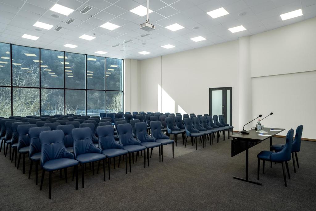 Konferenční prostory v ubytování Ani Forest Hills Hotel and Resort, Dilijan