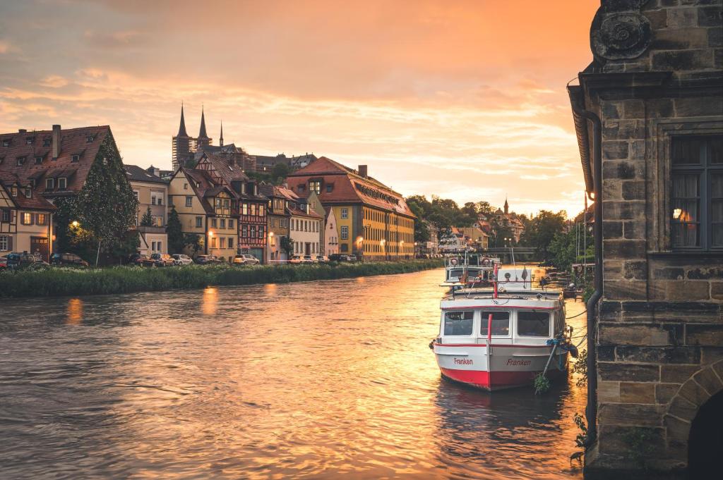 Výhled na řeku, která protéká v blízkosti hotelu