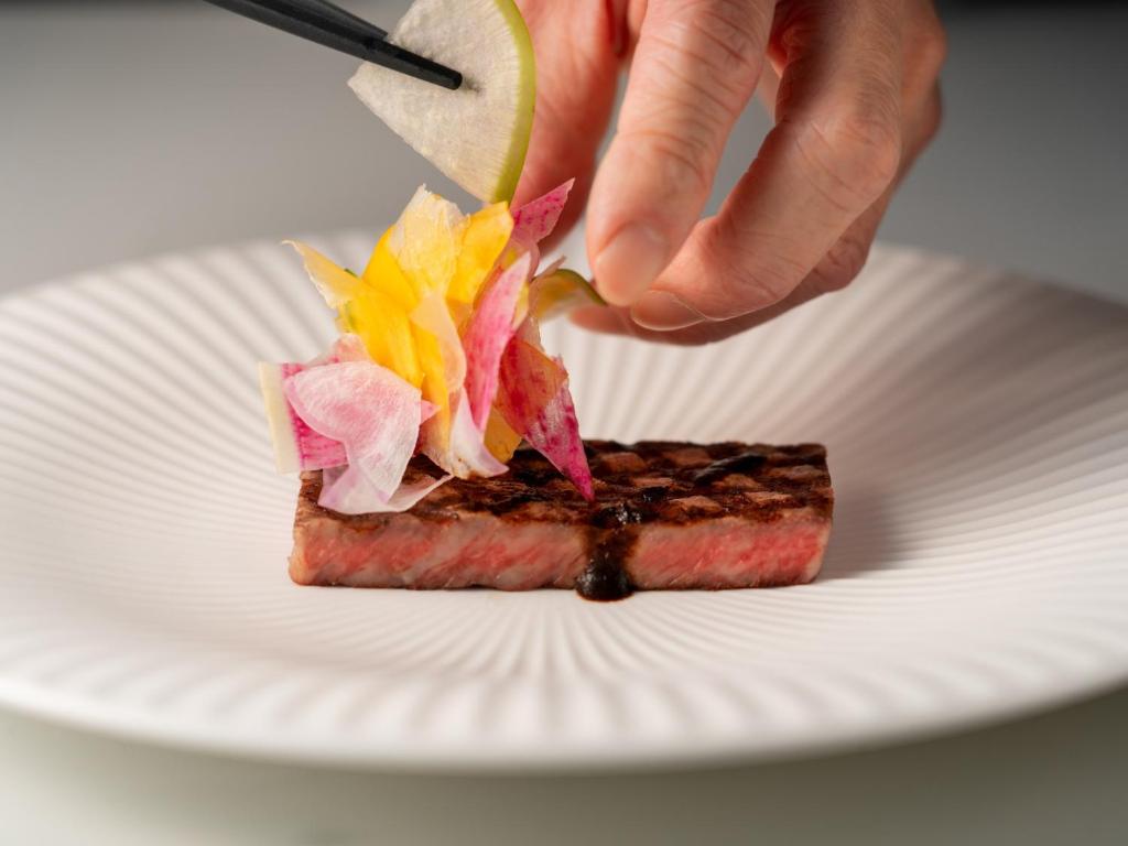 ホテルの敷地内または近くでの食事または食べ物