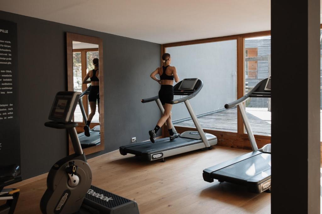 Posilňovňa alebo fitness centrum v ubytovaní Das Kronthaler - Adults only