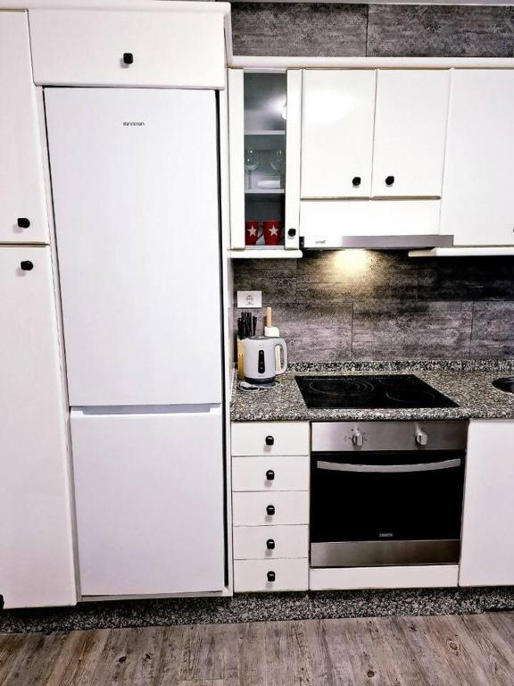 Kuchyň nebo kuchyňský kout v ubytování Espacioso y luminoso apartamento