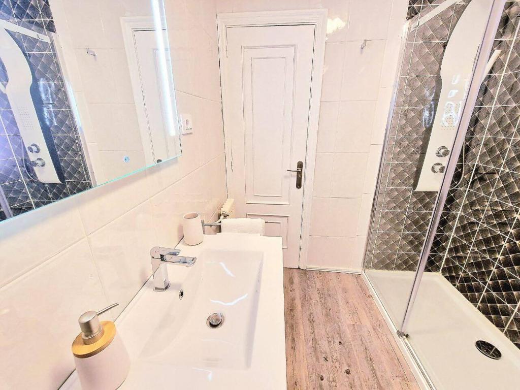 Koupelna v ubytování Espacioso y luminoso apartamento
