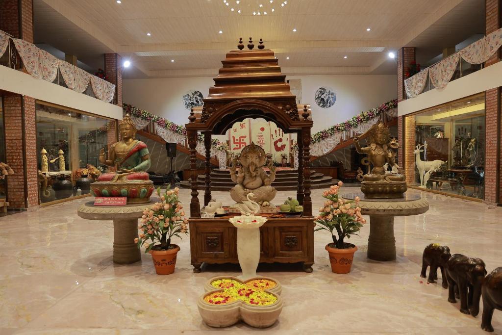 Fotografie z fotogalerie ubytování Hotel Sai Palkhi Niwara v destinaci Širdi