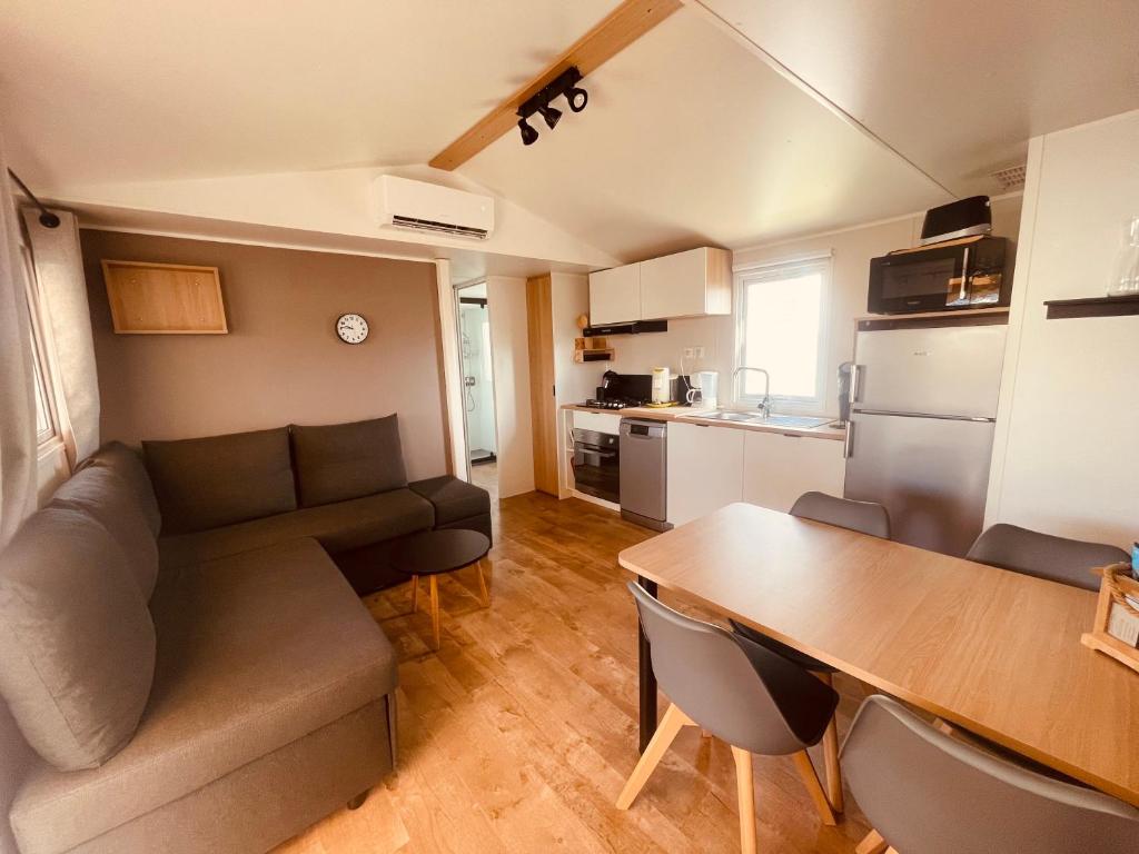 Η κουζίνα ή μικρή κουζίνα στο Mobil Home Oliviers 3