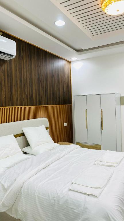 Postel nebo postele na pokoji v ubytování شقق القبس كرشاء