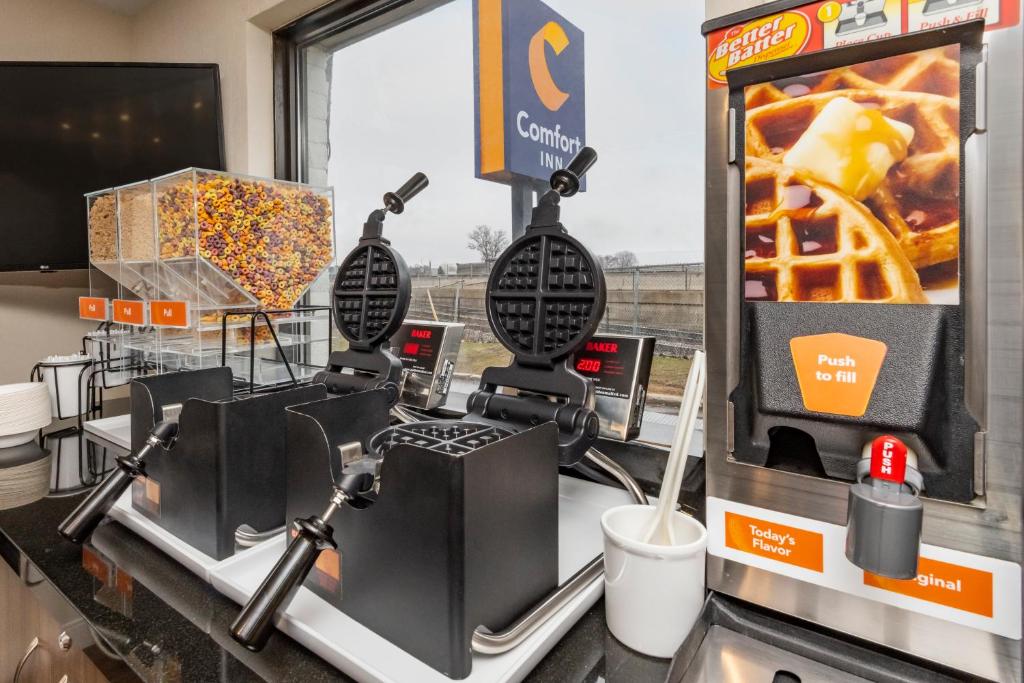 Comfort Inn Airport East - Resim 37