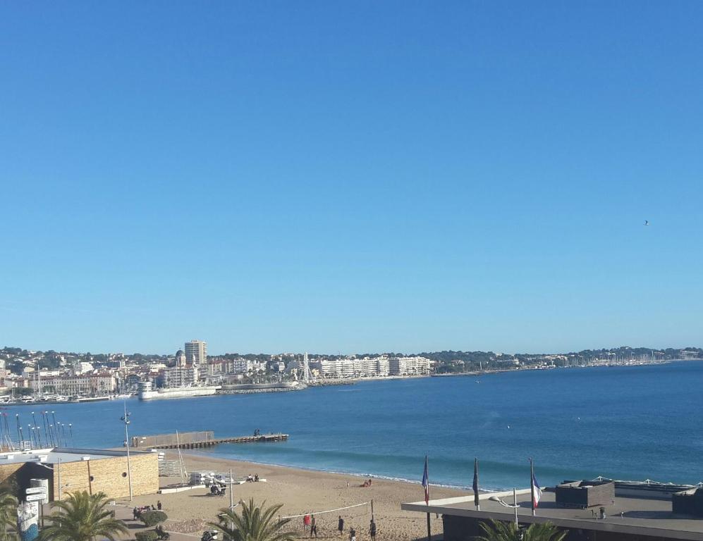 Photo de la galerie de l'établissement T2 Fréjus plage vue mer, à Fréjus