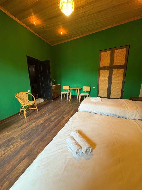 Postel nebo postele na pokoji v ubytování Local Hotel