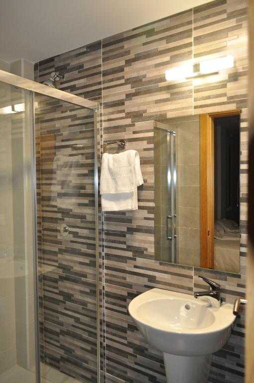 Pons Minea - Quadruple Room With Bathroom