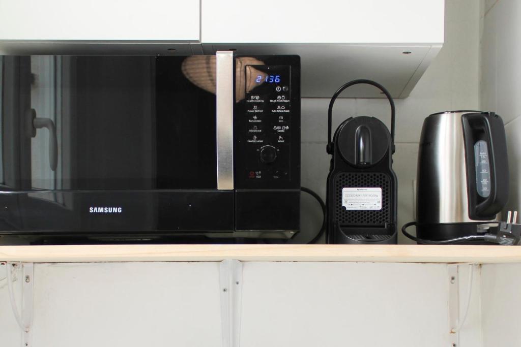 Príslušenstvo na prípravu kávy alebo čaju v ubytovaní Nice studio near Paris