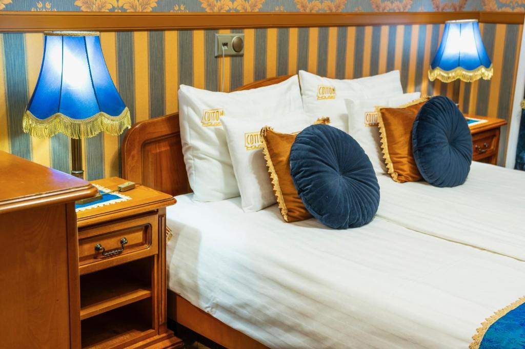 Postel nebo postele na pokoji v ubytování Cotton House Hotel Budapest