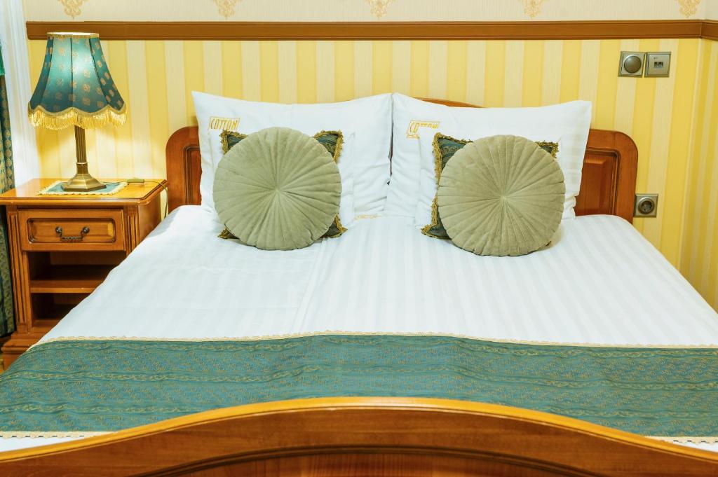 Postel nebo postele na pokoji v ubytování Cotton House Hotel Budapest