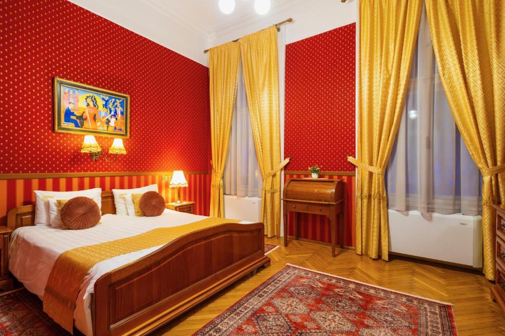 Postel nebo postele na pokoji v ubytování Cotton House Hotel Budapest