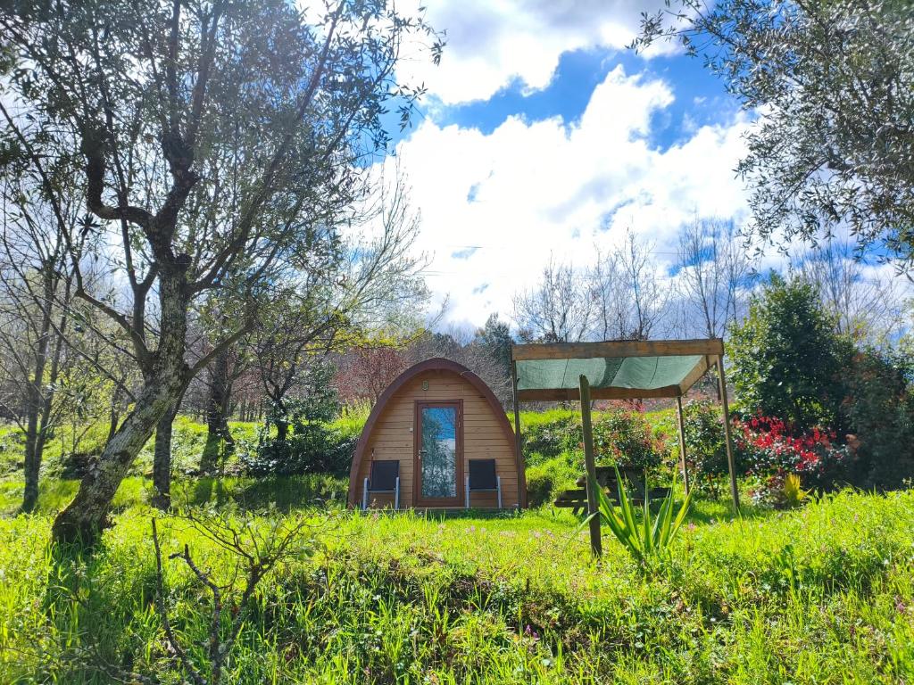 Um jardim no exterior de Quinta das Cegonhas