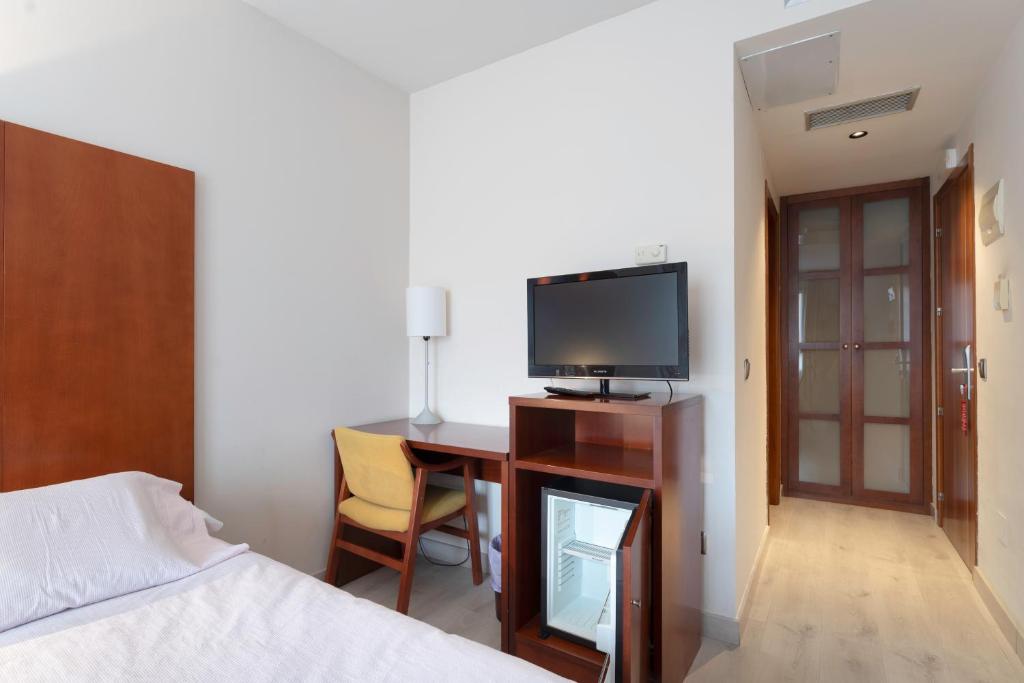 TV a/nebo společenská místnost v ubytování Hotel Doña Urraca