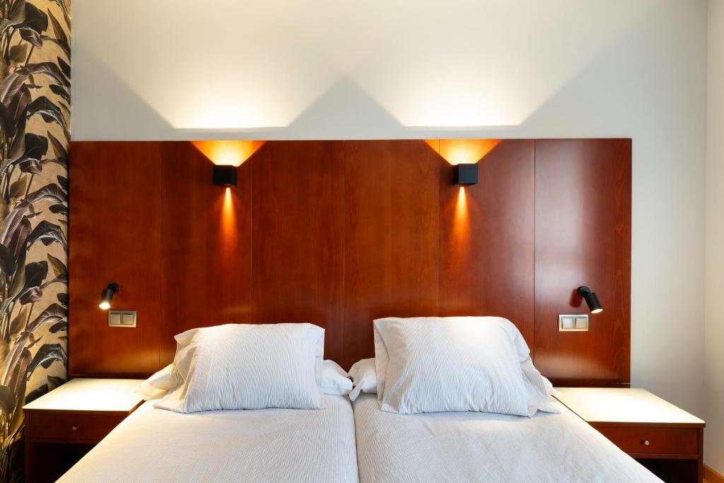 Postel nebo postele na pokoji v ubytování Hotel Doña Urraca