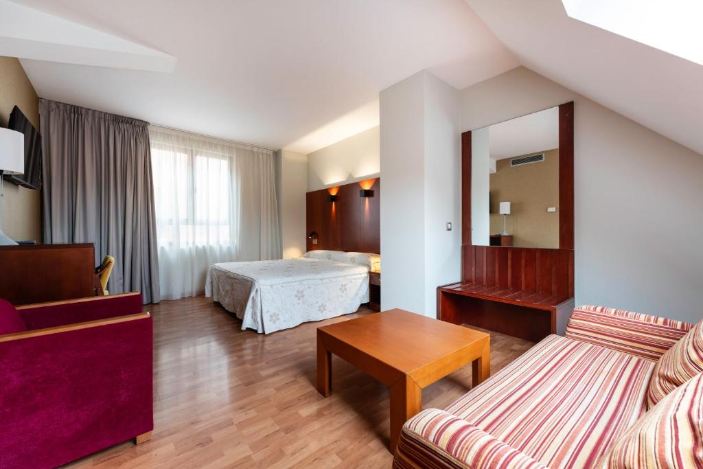 Postel nebo postele na pokoji v ubytování Hotel Doña Urraca