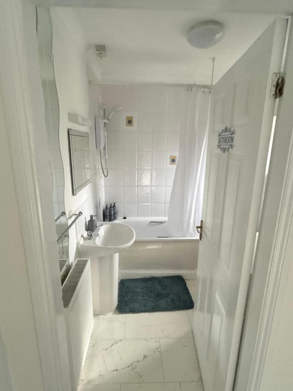 Koupelna v ubytování Beautiful Family-Friends 3 Bedroom Cosy Home Birmingham