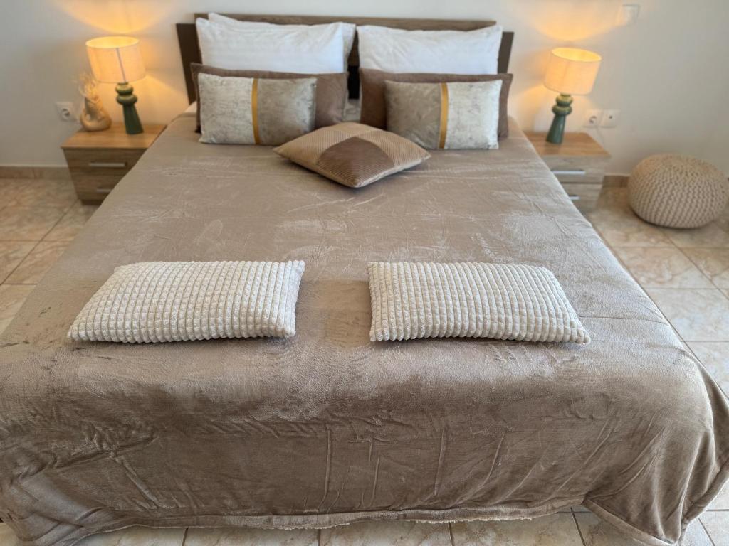 Postel nebo postele na pokoji v ubytování La Vista Residence - 5 BDS, 2 private swimming pools, stunning sea views only 10 minutes from Corfu Town's Centre