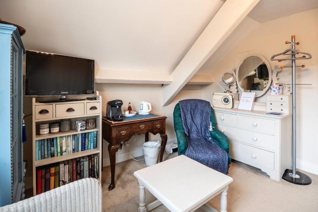 Turks Hall - Double Room With Private Bathroom