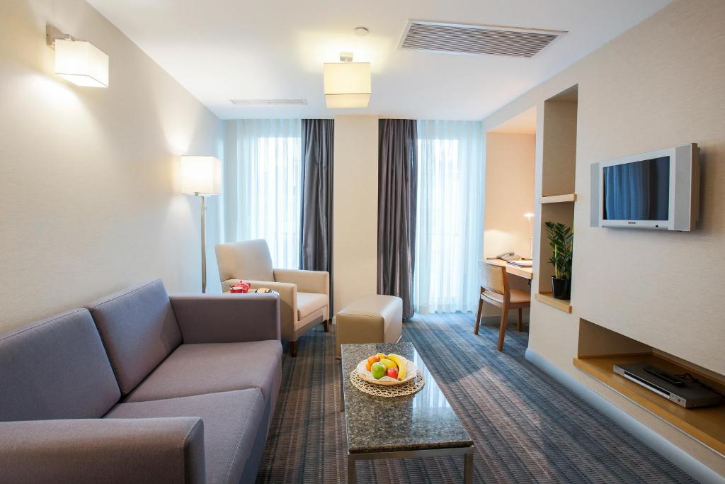 TV a/nebo společenská místnost v ubytování Housez Suites & Apartments Special Class