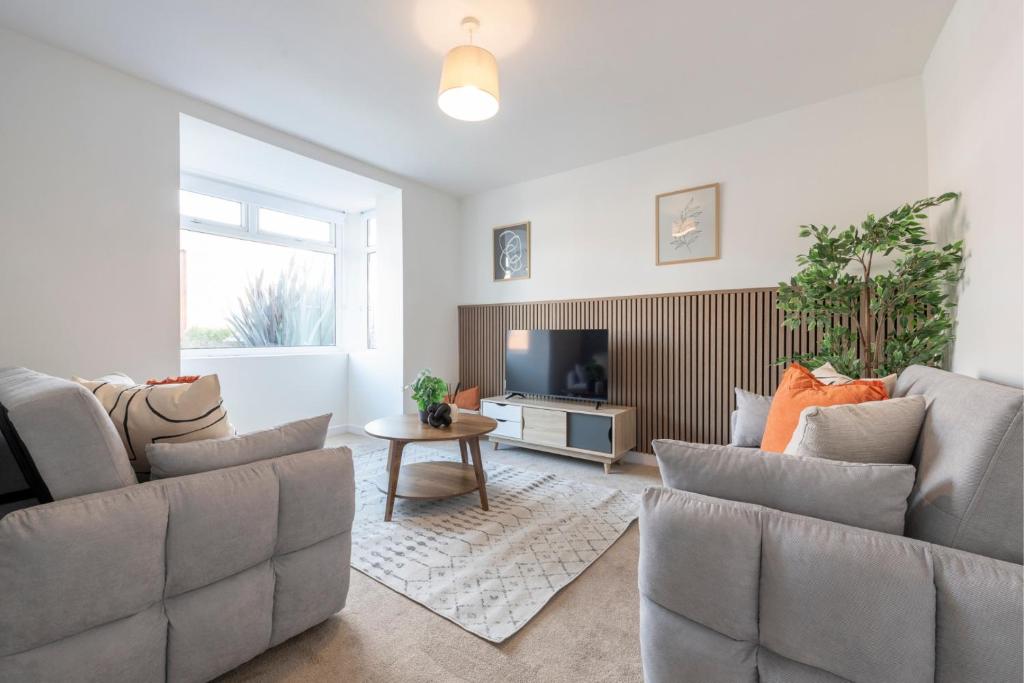 Gallery image of Spacious 3 Bedroom Home with Parking - Close to Leeds City and Amenities - Perfect for Long Stays in Amley