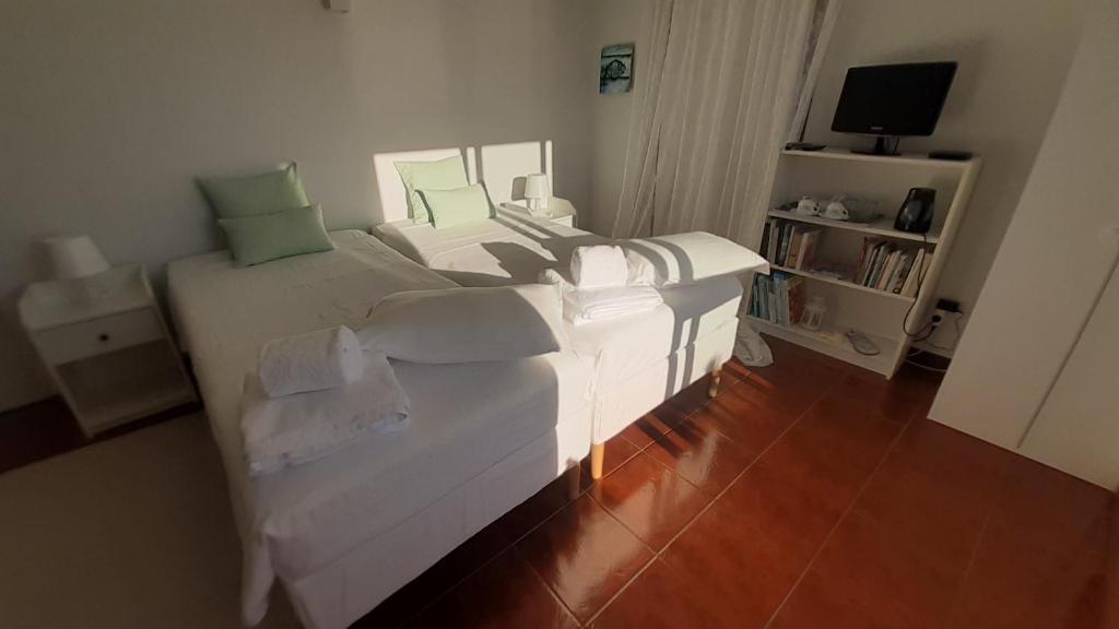 SUN & SAND GUESTHOUSE - 8