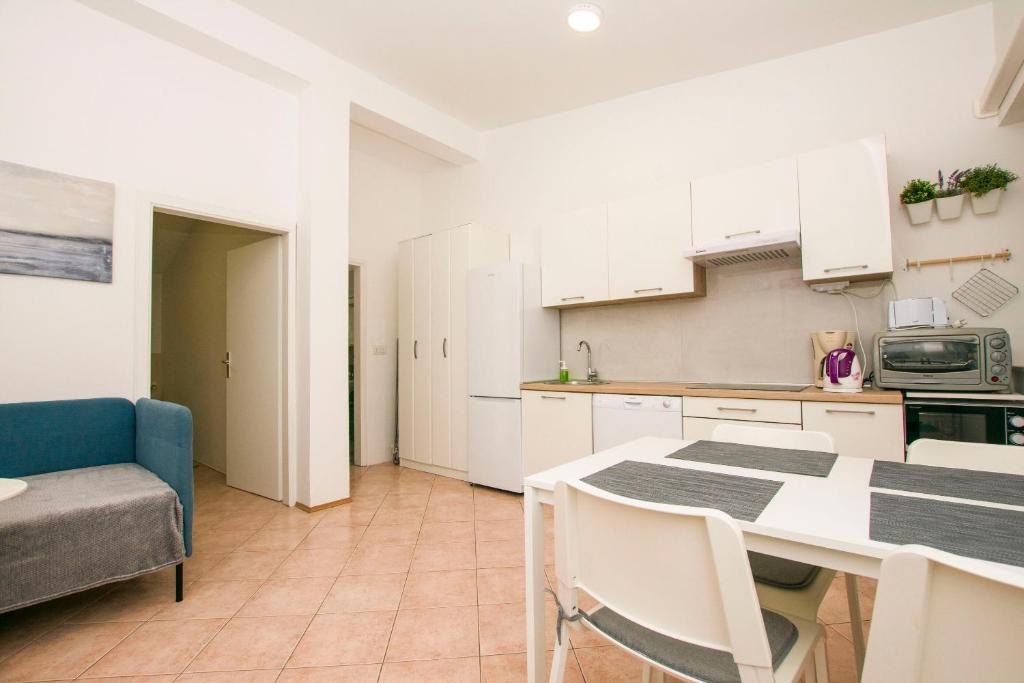 Kuchyňa alebo kuchynka v ubytovaní Apartments Josip