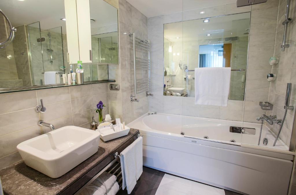 Koupelna v ubytování Housez Suites & Apartments Special Class