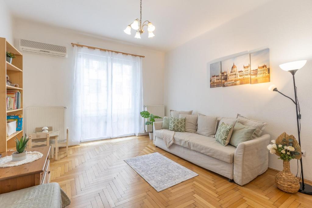 Posedenie v ubytovaní Riverside Balcony Apartment with view to Danube