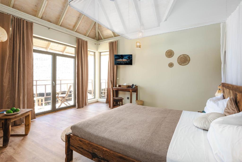 Postel nebo postele na pokoji v ubytování Clove Island Essence & Spa