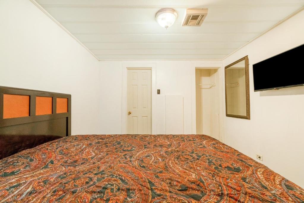 Budget Inn By OYO Palestine TX Hwy 79 - Queensize Bed Roken