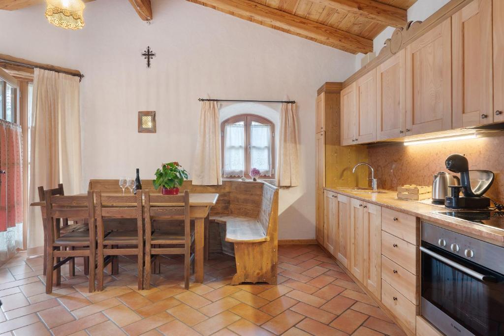 Kuchyň nebo kuchyňský kout v ubytování Agriturismo Alpenvidehof