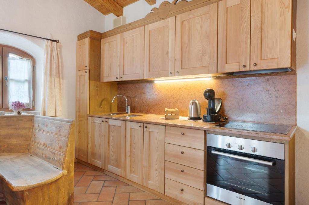 Kuchyň nebo kuchyňský kout v ubytování Agriturismo Alpenvidehof
