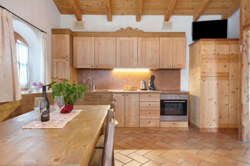 Kuchyň nebo kuchyňský kout v ubytování Agriturismo Alpenvidehof