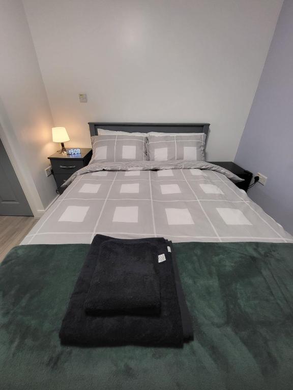 Postel nebo postele na pokoji v ubytování Prime Retreats - Flynn House