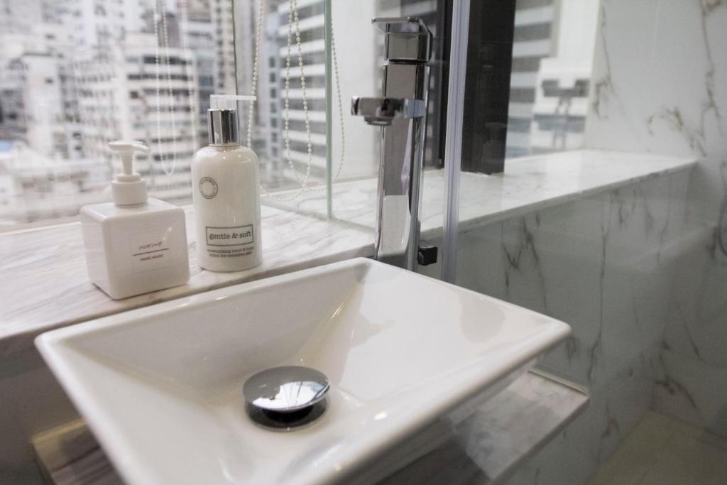 A bathroom at Mini Central