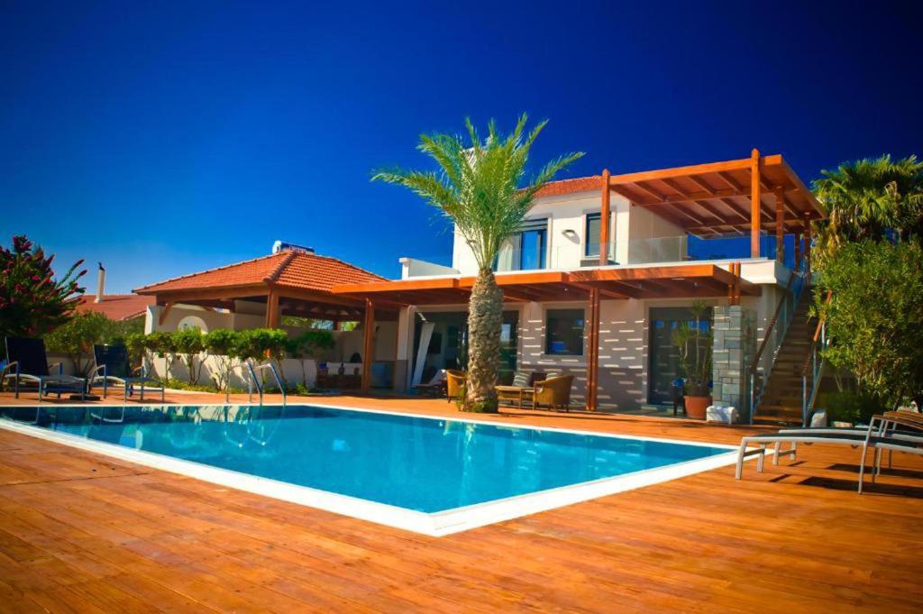 The swimming pool at or close to Villa Fenia