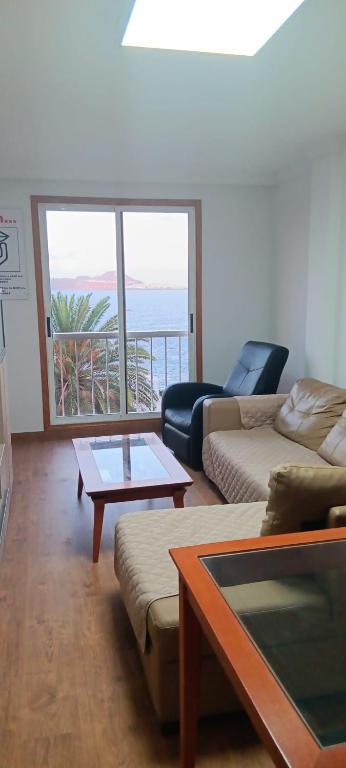 A seating area at Apartamento mirador del Mar