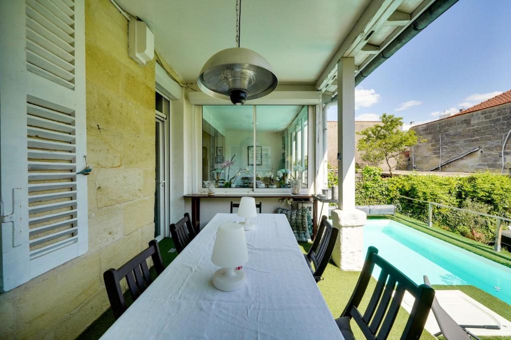 Photo de la galerie de l'établissement Family house with pool, à Bordeaux