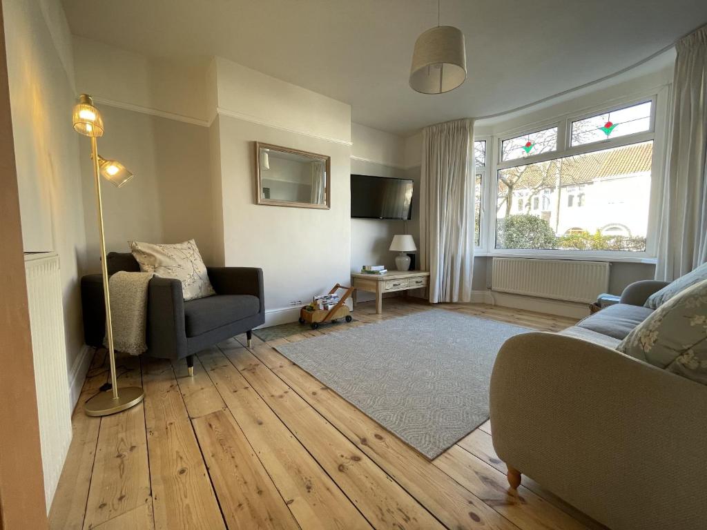 Posezení v ubytování Harmonious Family Home in Westbury-on-Trym