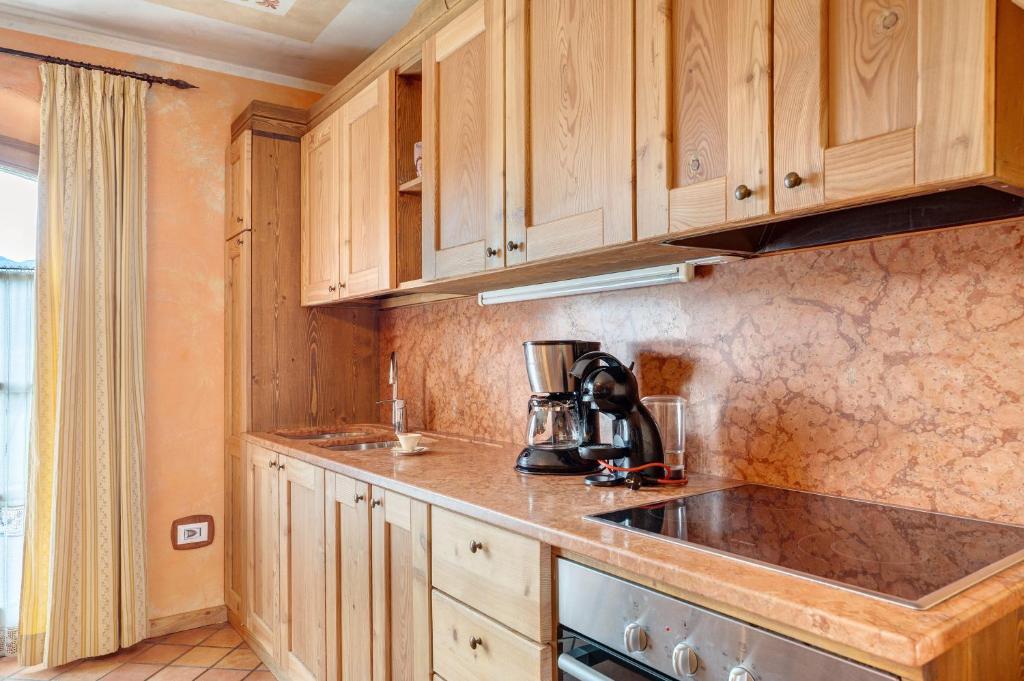 Kuchyň nebo kuchyňský kout v ubytování Agriturismo Alpenvidehof