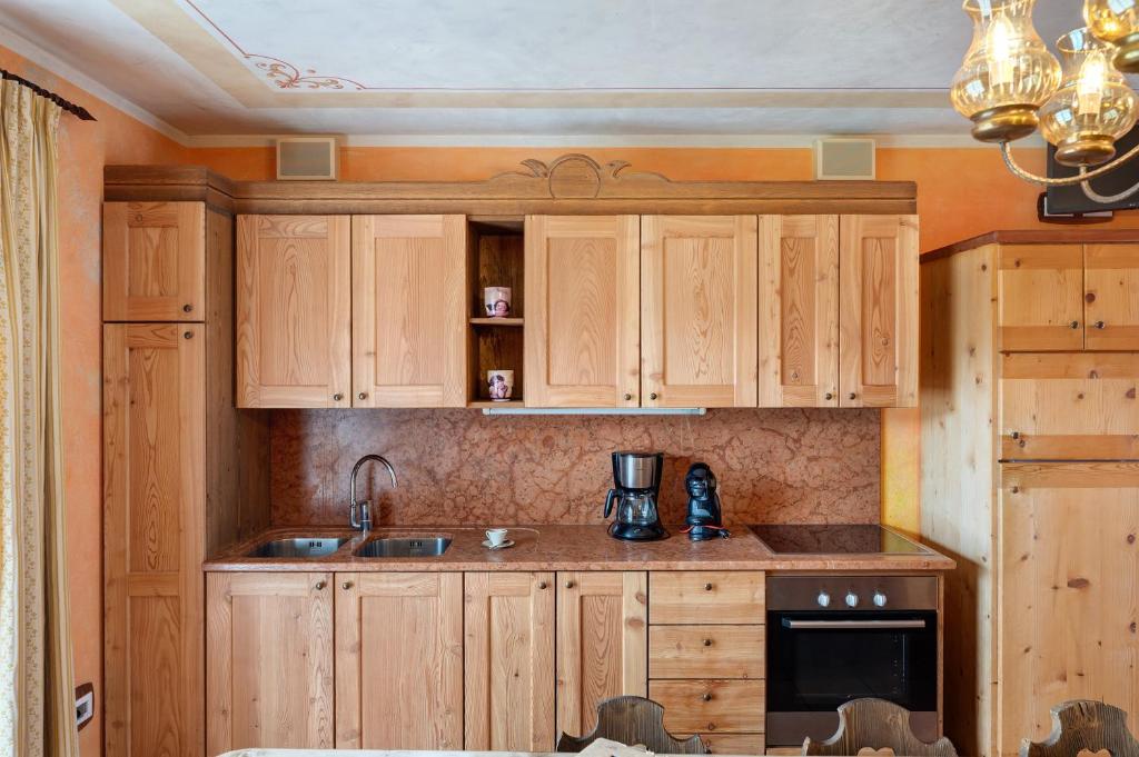 Kuchyň nebo kuchyňský kout v ubytování Agriturismo Alpenvidehof