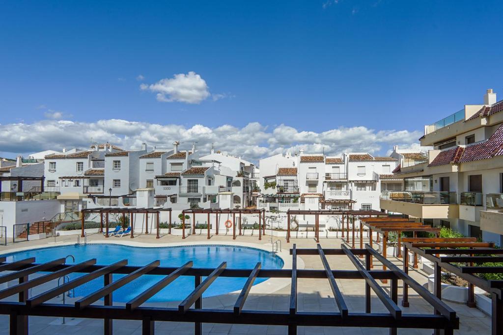 Πισίνα στο ή κοντά στο Beach side apartment La Duquesa