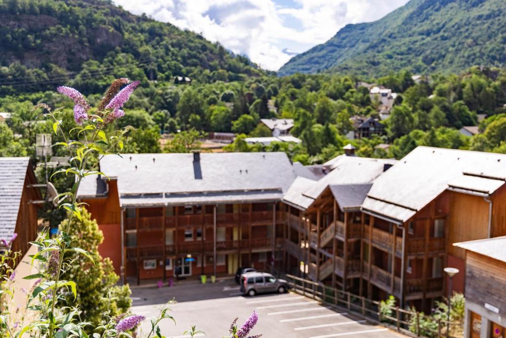 Nespecifikovaný výhled na hory nebo výhled na hory při pohledu z aparthotelu