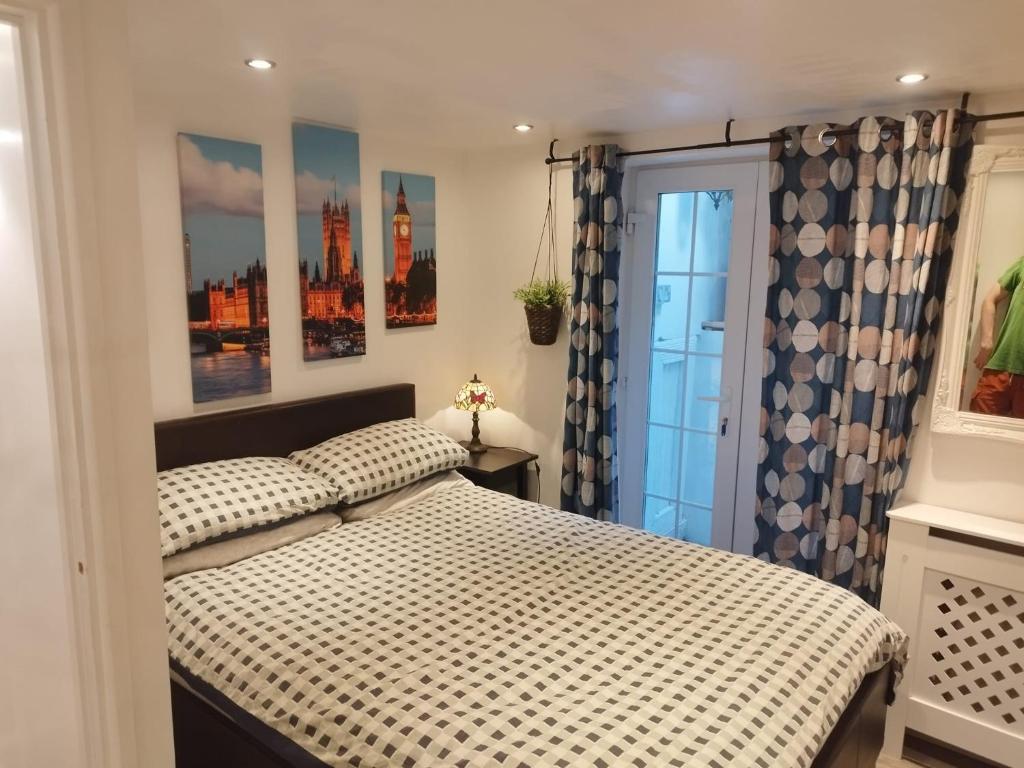 a bedroom with a bed and a window at No 5 Accommodation in London