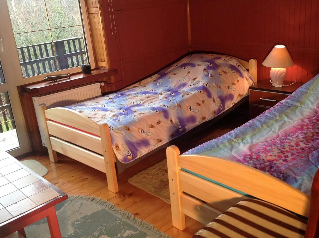 Ένα ή περισσότερα κρεβάτια σε δωμάτιο στο Noclegi Pod Borkiem